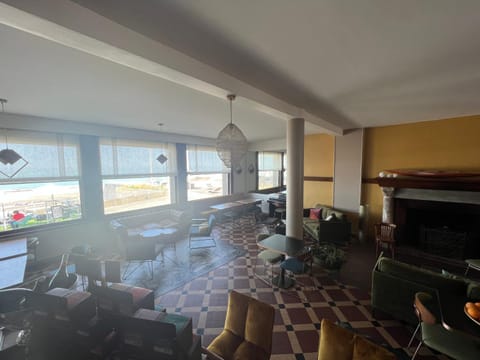 Restaurant/places to eat, Lounge or bar