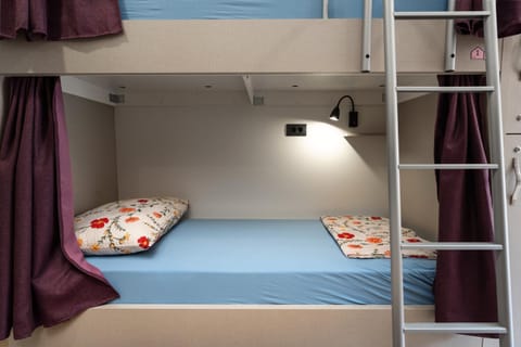 Bed, bunk bed