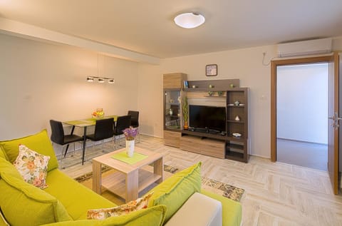 Apartment Mistovic Condominio in Dobrota