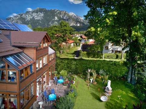 Property building, Day, Natural landscape, Garden, Garden, Balcony/Terrace, Garden view, Mountain view