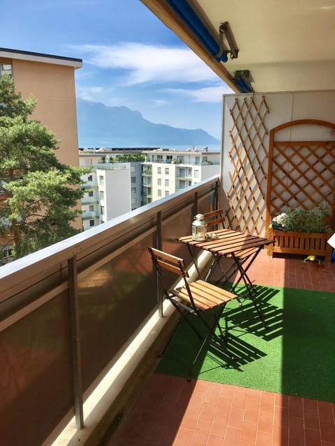 Charming Studio with Balcony | 71 Condo in Montreux