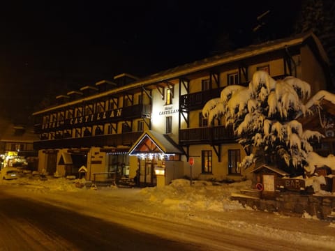 Facade/entrance, Winter