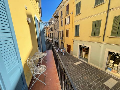 Balcony/Terrace, Street view