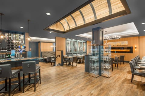 Restaurant/places to eat, Dining area, On site