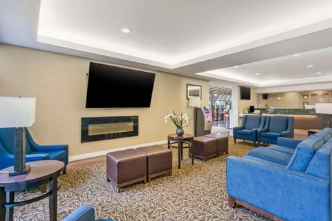 Comfort Inn & Suites Sea-Tac Airport Hotel in Des Moines
