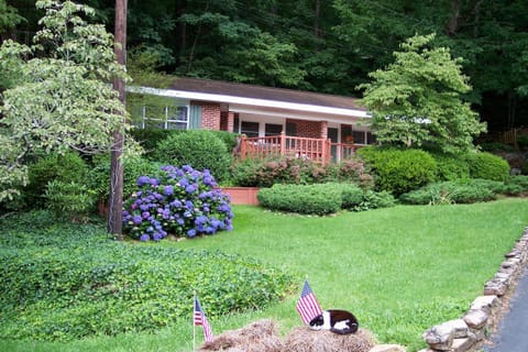 Mountain Aire Cottages & Inn Gasthof in Clayton