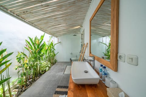 Villa Nahema - 4BR Villa in Seminyak Next to the Beach Chalet in North Kuta