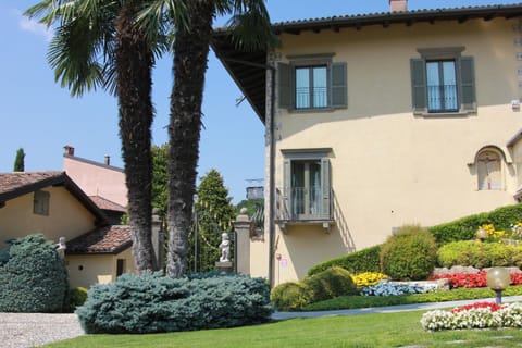 Property building, Garden