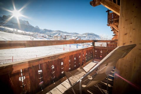 Balcony/Terrace, Photo of the whole room, Landmark view