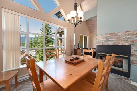Snowbird by Elevate Vacations Condo in Whistler