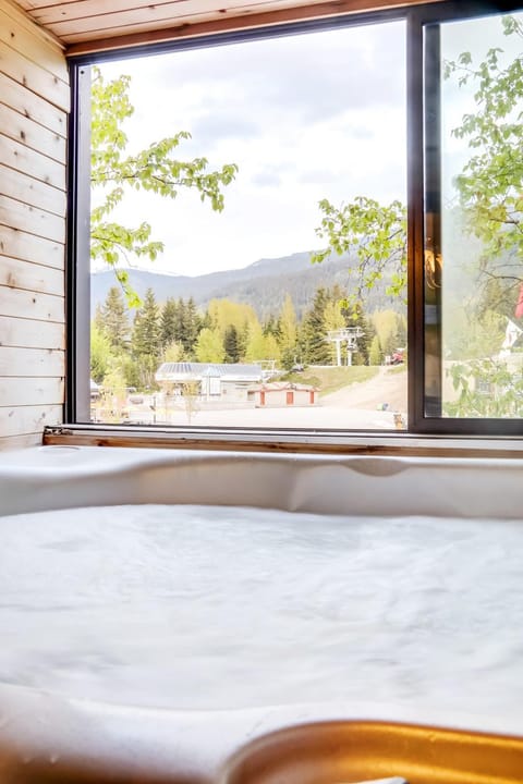 Powder's Edge by LaTour Hotels and Resorts Condo in Whistler