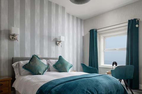 Bed, Bedroom, Sea view