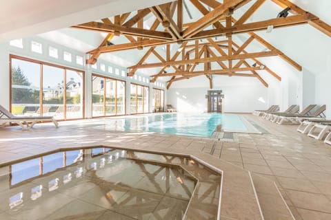 Day, Pool view, Swimming pool, sunbed