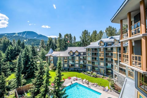 Balcony/Terrace, Mountain view, Pool view, Swimming pool