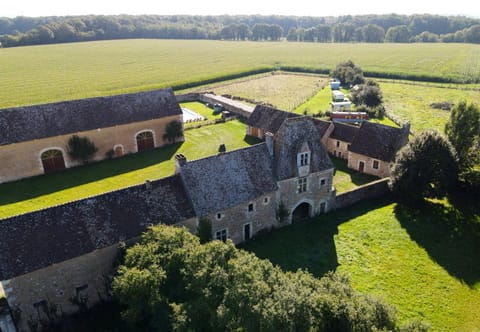 Manoir du Bois Joly - Roulotte Art Déco House in Nogent-le-Rotrou