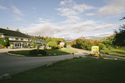 Town & Country Inn & Resort Estância in New Hampshire
