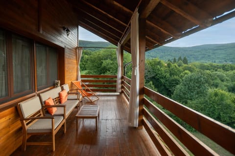 Balcony/Terrace, Seating area, Mountain view