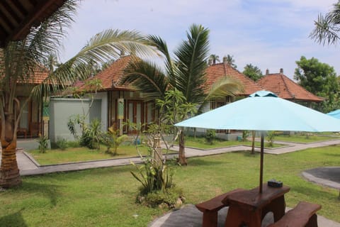 Wani Bali Resort Camping /
Complejo de autocaravanas in Nusapenida