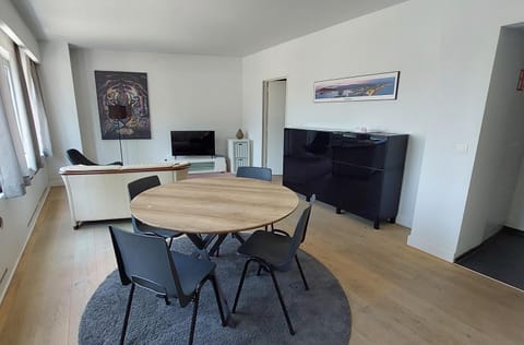 Living room, Seating area, Dining area