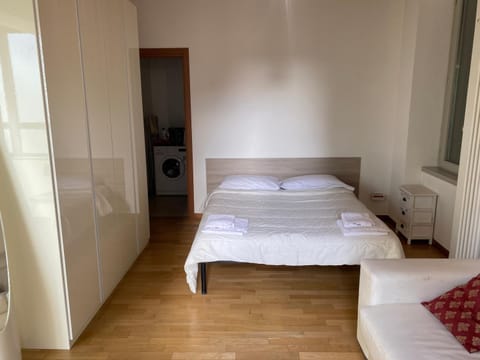 Bed, Photo of the whole room, towels, wardrobe