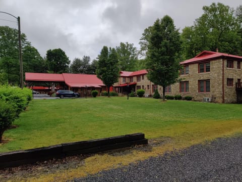 Smoky Falls Lodge Hotel in Maggie Valley