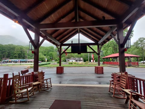 Smoky Falls Lodge Hotel in Maggie Valley