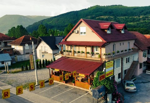 Neighbourhood, Bird's eye view, City view, Mountain view, Street view