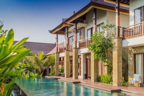 Property building, Swimming pool, Swimming pool