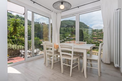 Balcony/Terrace, Mountain view, Mountain view