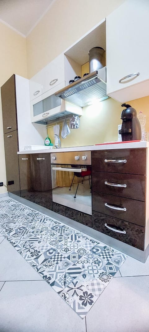 Kitchen or kitchenette, Breakfast, minibar, oven, stove, wardrobe, kitchen