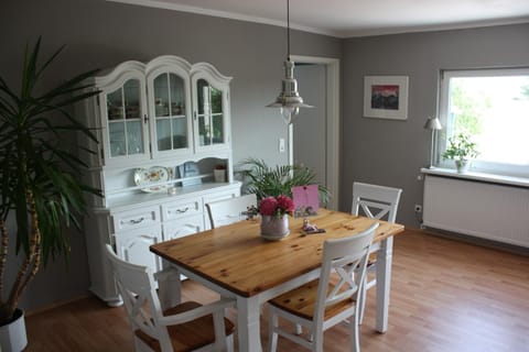 Living room, Decorative detail, Seating area