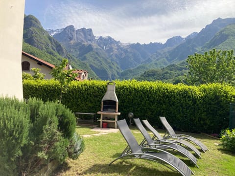Villa Sasso Cavallo House in Mandello del Lario