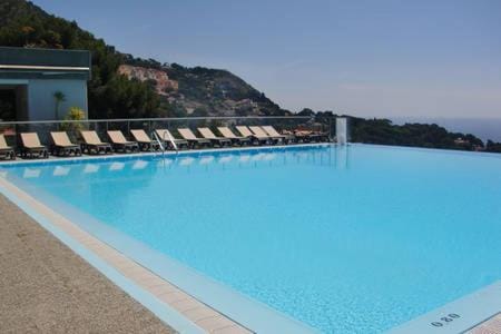 Appt 5 personnes vue mer piscine Costa Plana Cap d'Ail Monaco Copropriété in Cap-d'Ail