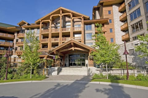 First Tracks Lodge Apartment hotel in Whistler