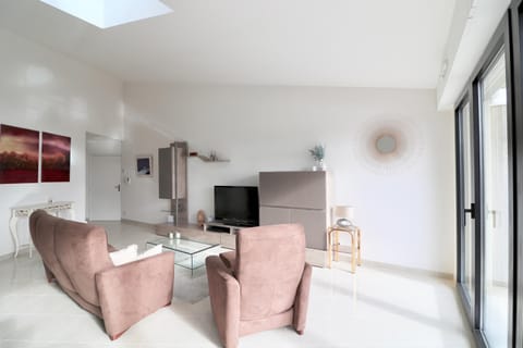 TV and multimedia, Balcony/Terrace, Living room