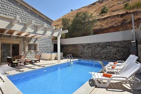 אחוזת חוף כנרת kinneret village Nature lodge in Tiberias