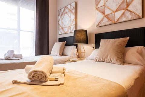 Bed, Photo of the whole room, Decorative detail, Bedroom
