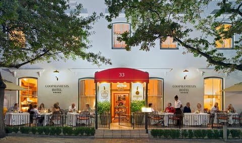 Restaurant/places to eat, Facade/entrance