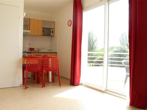 Appartement T2 avec Vue sur Lac, Balcon, Piscine, Parking Privé - La Rochelle - FR-1-246-17 Apartment in La Rochelle