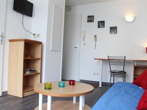 Appartement ensoleillé avec piscine, balcon et parking privé aux Minimes, La Rochelle - FR-1-246-78 Apartment in La Rochelle