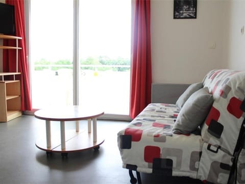 Studio Cabine 4 Pers avec Balcon, Parking et Piscine aux Minimes - La Rochelle - FR-1-246-177 Apartment in La Rochelle