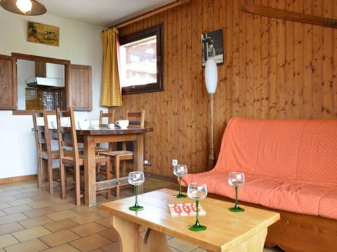 Grand-Bornand Appt 6 pers. 2 chambres - Navette ski, Cheminée, Ménage inclus - FR-1-241-62 Apartment in Le Grand-Bornand