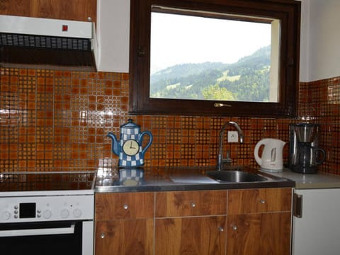 Grand-Bornand Appt 6 pers. 2 chambres - Navette ski, Cheminée, Ménage inclus - FR-1-241-62 Apartment in Le Grand-Bornand