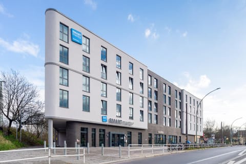 Property building, Facade/entrance, Day, Street view