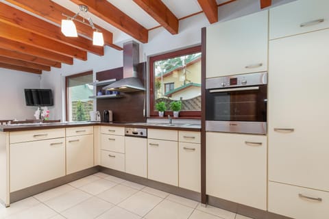 Kitchen or kitchenette, Kitchen or kitchenette