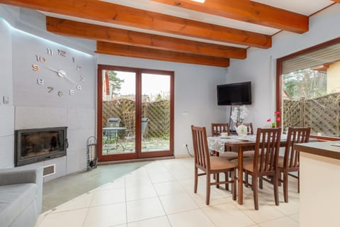 Communal lounge/ TV room, Living room, Dining area