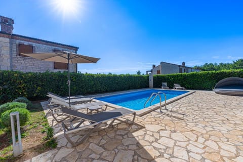 Patio, Day, Garden view, Pool view, Swimming pool, sunbed