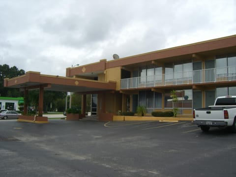 Facade/entrance, Bird's eye view