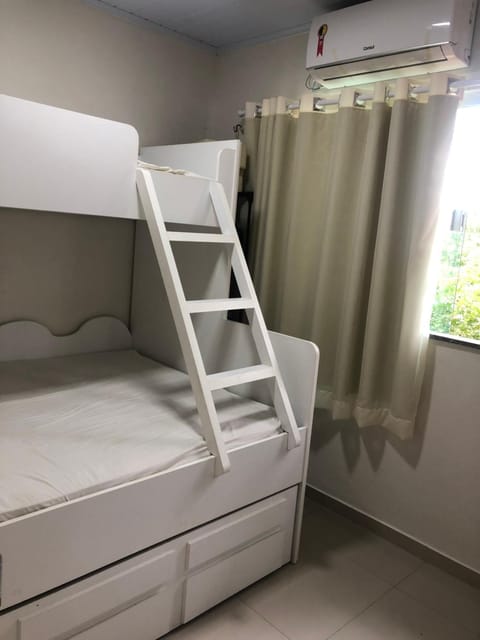 Bedroom, bunk bed