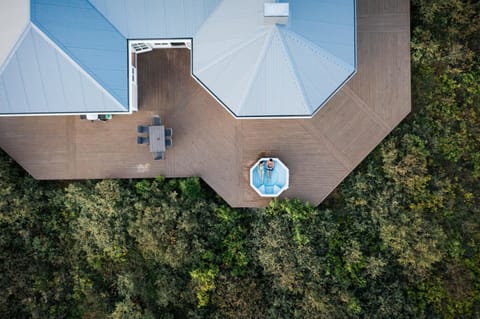 Bird's eye view, Hot Tub